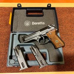 PISTOLET BERETTA 92FS COMPACT CALIBRE 9X19 - 2 CHARGEURS - OCCAS