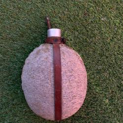 Ancienne gourde feutr&eacute;e - d&eacute;but XXe si&egrave;cle - style militaire