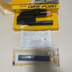 point rouge model qwik point il fonctionne sans batterie et est tr&egrave;s lumineux marque WEAVER ann&eacute;e 60