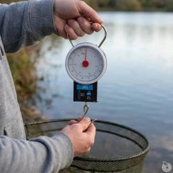 Peson de p&ecirc;che 32 kg avec ruban &agrave; mesurer 100 cm