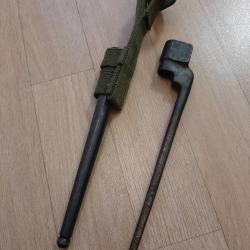Baionnette clou Enfied MK II, probablement pour le Canada. 2&egrave;me Guerre Mondiale. Marqu&eacute;e.