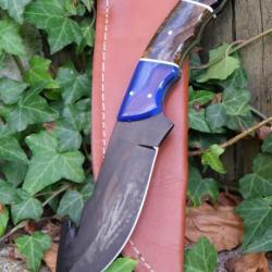 Couteau de Chasse &agrave; d&eacute;pecer Crochet Lame Acier Carbone 1055 Black Manche R&eacute;sine Etui Cuir Artisanat1