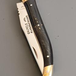 COUTEAU LAGUIOLE CALMELS HORS CONCOURS, manche corne, guilloch&eacute;, jamais servi.
