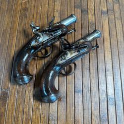 PAIRE DE PISTOLETS A SILEX DE VOYAGE XVlll &eacute;me si&egrave;cle FRANCE LOUIS XV