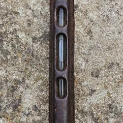 Ancien mini niveau &agrave; bulle en m&eacute;tal - outil ancien de ma&ccedil;on / menuisier - 3 fioles - vintage