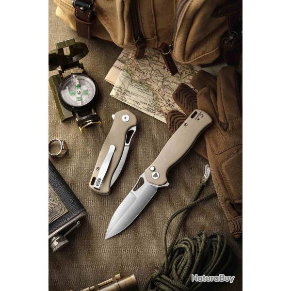 Couteau Trivisa Crateris Lame Acier 14C28N Satin Manche Tan G10 Button Lock TVTY16G14