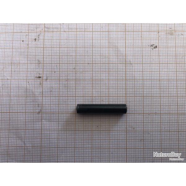 Diana 25: gros rivet de retenu du bloc ressort � l'arri�re du tube.