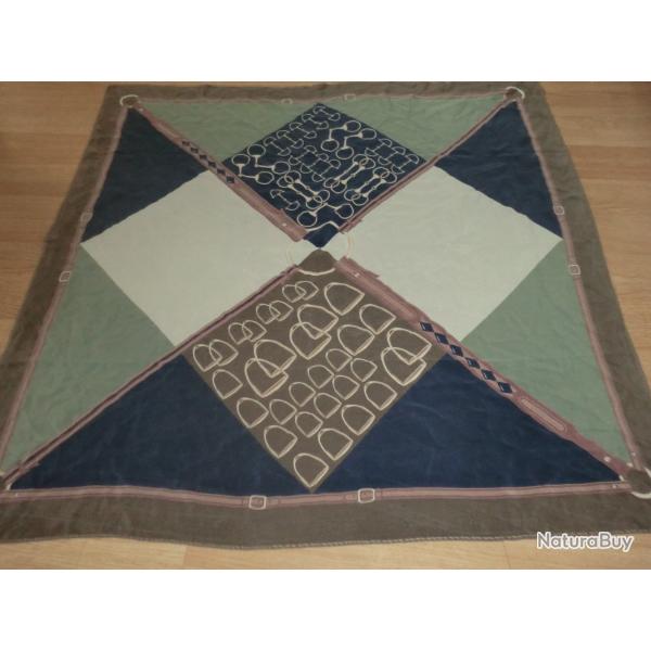 carr� foulard vintage 100% soie roulott� main  81 X 77  cm