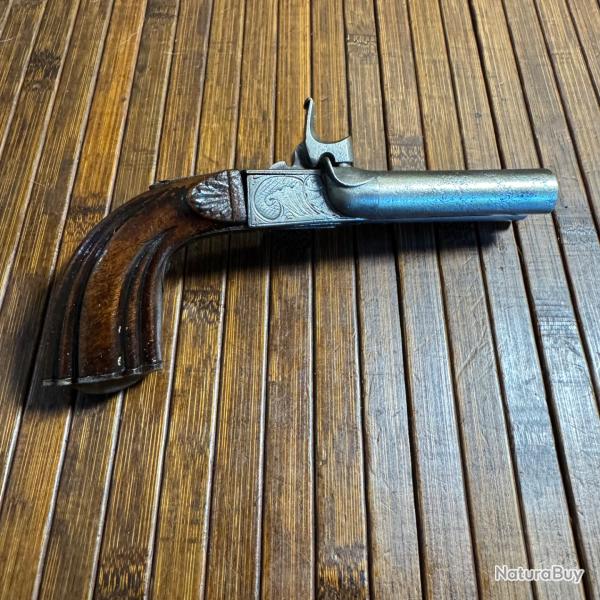 PISTOLET A PERCUSSION JUXTAPOS�S DE DEFENSE CIRCA 1840-50 COFFRES GRAV�E