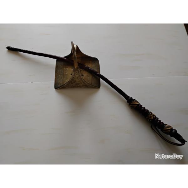 Etrier marocain et fouet artisanal