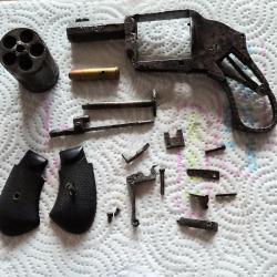 Revolver Hammerless en 8 mm fran&ccedil;ais