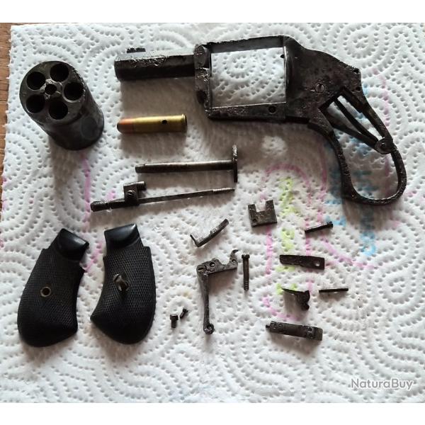Revolver Hammerless en 8 mm fran�ais
