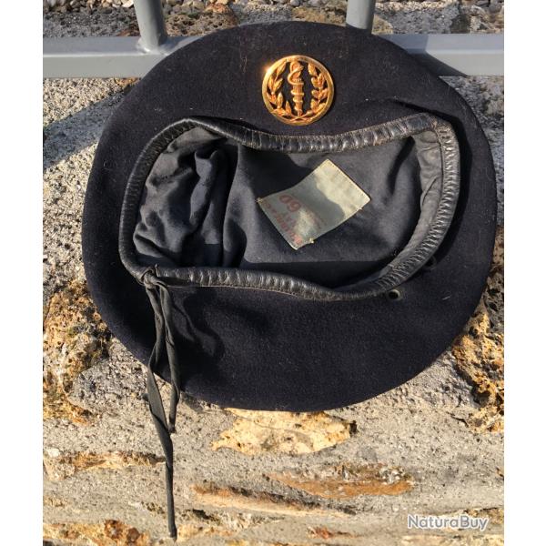 B�ret Militaire Fran�ais avec insigne Sant� taille 60