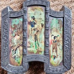 Flasque chinoise m&eacute;tal patin&eacute; bronze d&eacute;cor personnages - art asiatique