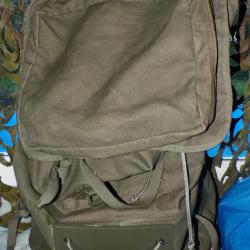 SAC A DOS T.T.A DE L'ARMEE FRANCAISE DE 1978 , LARGEUR 50 CM HAUTEUR 55 CM  POSSIBLE DE LE RALLONGER
