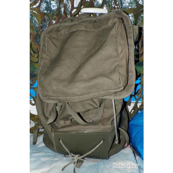 SAC A DOS T.T.A DE L'ARMEE FRANCAISE DE 1978 , LARGEUR 50 CM HAUTEUR 55 CM  POSSIBLE DE LE RALLONGER