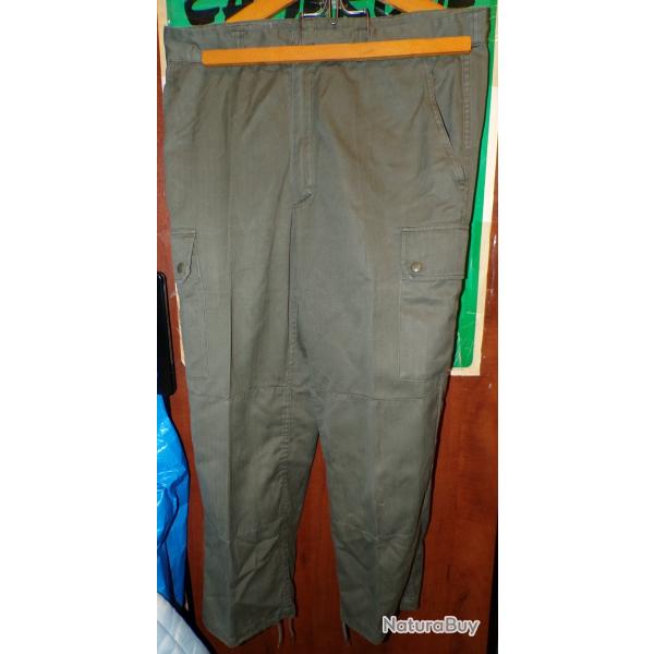 PANTALON DE TREILLIS DE� L'ARMEE DE TERRE� DE L'ARMEE FRANCAISE AVEC�ETIQUETTE 1983� , TAILLE��MILIT