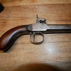 Pistolet &agrave; coffre &agrave; percussion dit coup de poing