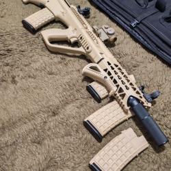 AUG A3 Raptor AEG 4 chargeurs
