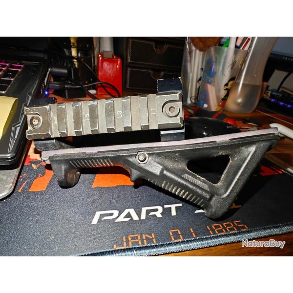 Griffe rail pour fut de FAMAS