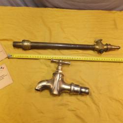 Lot comprenant :  Une lance &agrave; incendie De pompe &agrave; bras de pompier.