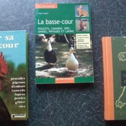 Lot de 3 livres concernant la basse-cour ( poules, canards, oies, dindes, pigeons, lapins ... )