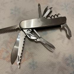 COUTEAUX MULTIFONCTIONS