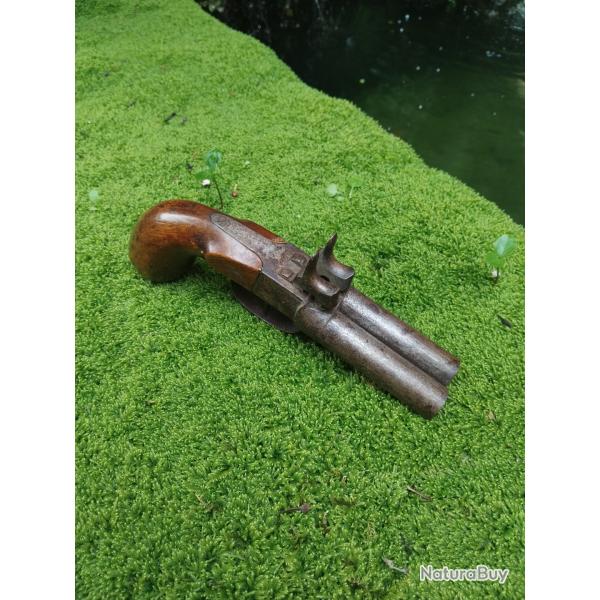 Pistolet a percussion justapose