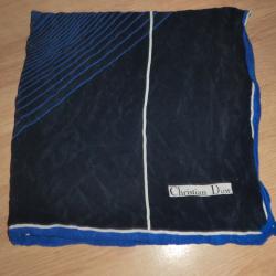 carr&eacute; foulard vintage christian dior 100% soie  74 X 74 cm