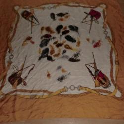 carr&eacute; foulard vintage 100% soie  88 X 87 cm