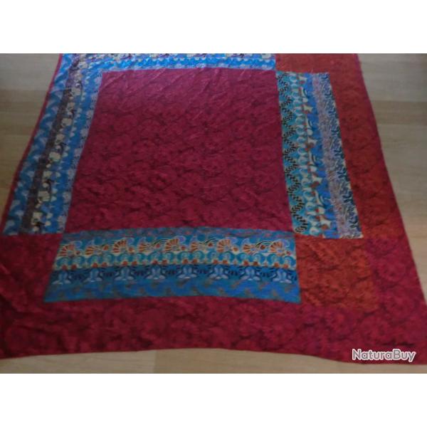 carr� foulard vintage 100% soie "" pierre cardin   88 X 83 cm