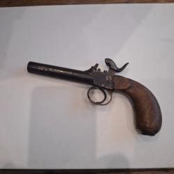 Pistolet &agrave; percussion avec logement des amorces