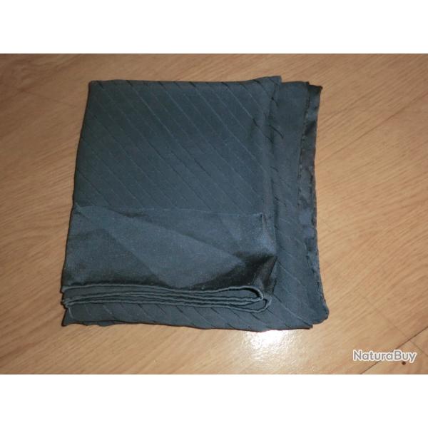 carr� foulard  homme vintage 100% soie   "" pierre cardin  gris  85 X 76  cm