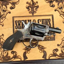 Revolver type bulldog renforc&eacute; en 8mm92, &agrave; pontet. Fabrication civile de la fin du XIXe si&egrave;cle.