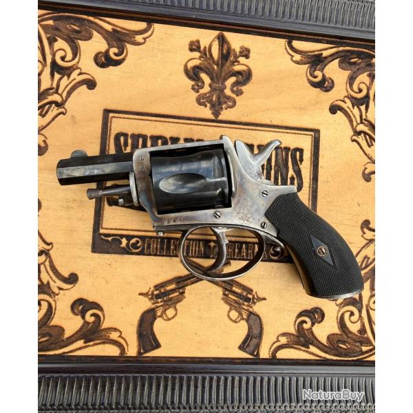 Revolver type ��le renforc頻 en 8mm92, � pontet. Fabrication civile de la fin du XIXe si�cle.