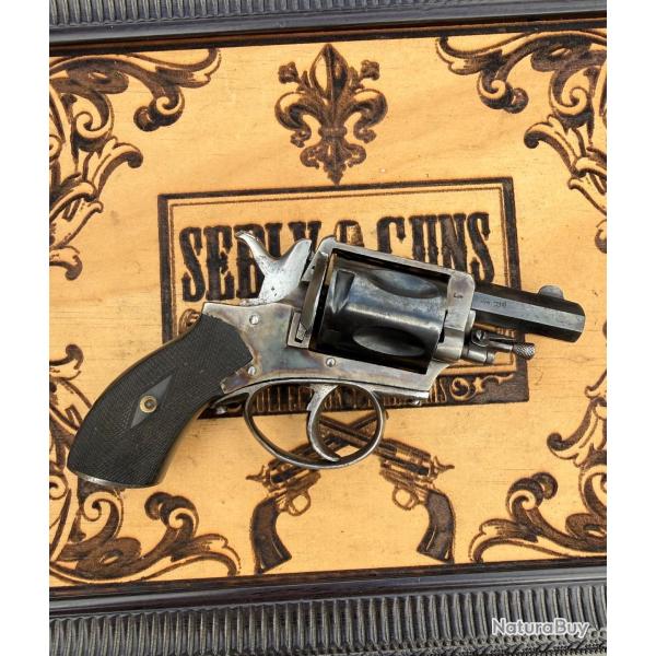 Revolver type ��le renforc頻 en 8mm92, � pontet. Fabrication civile de la fin du XIXe si�cle.