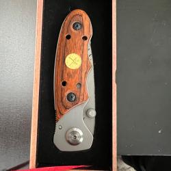 Couteau de collection FALKNER - &Eacute;dition Sp&eacute;ciale "Cerf" - Neuf en Bo&icirc;te avec Certificat