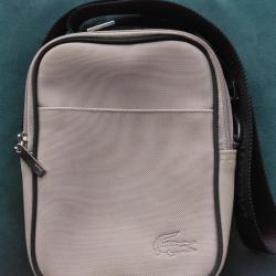 Pochette &eacute;paisse imperm&eacute;able Lacoste.