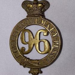 Cap badge anglais 96th R&eacute;giment of Foot 19&egrave;me si&egrave;cle p&eacute;riode Victorienne