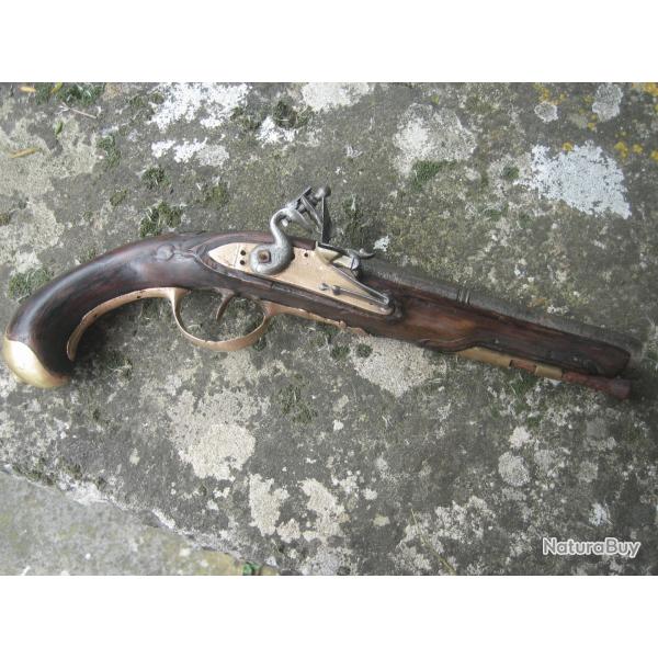 pistolet de marine 18me si�cle ,  pi�ce d'�poque, pour d�coration ou a finir de restaurer.