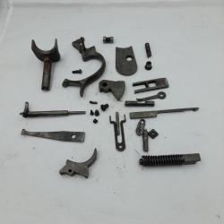 Lot de pi&egrave;ces Manufrance mod&egrave;le simplex cal 12