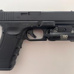 Glock 17 Umarex Airsoft + 2 chargeurs + lampe BO Manufacture