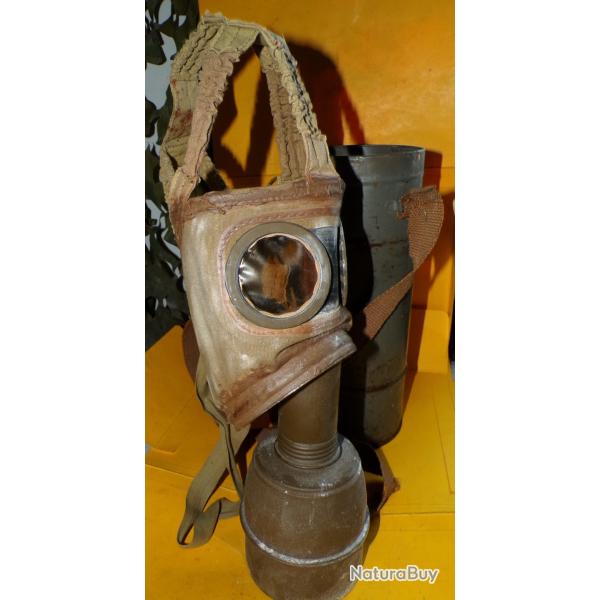 MASQUE AVEC FILTRE A� AIR MODELE 38 DE L'ARMEE FRANCAISE�, AVEC SON ETUI EN METAL  DE 1940 WWII  ,�A
