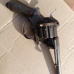 Revolver 12 coups chaineux
