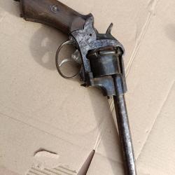 Revolver a broche. Barillet basculant