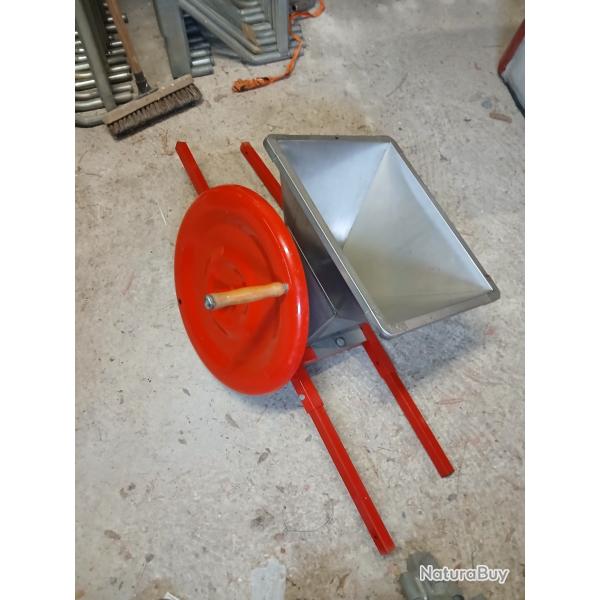 fouloir raisins fruits