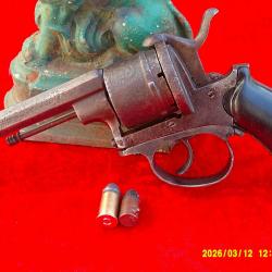 Rare gros revolver tire des balles a broche et a percussion  centrale Calibre 12 mm