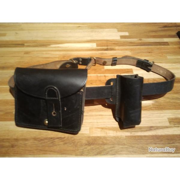 ceinturon  + cartouchi�re + porte drapeau