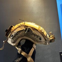 Casque militaire neuf