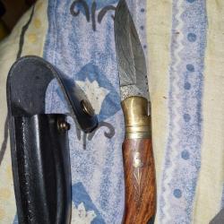 Couteau de Chasse en lame acier Damas style : "Laguiole" en &eacute;tui